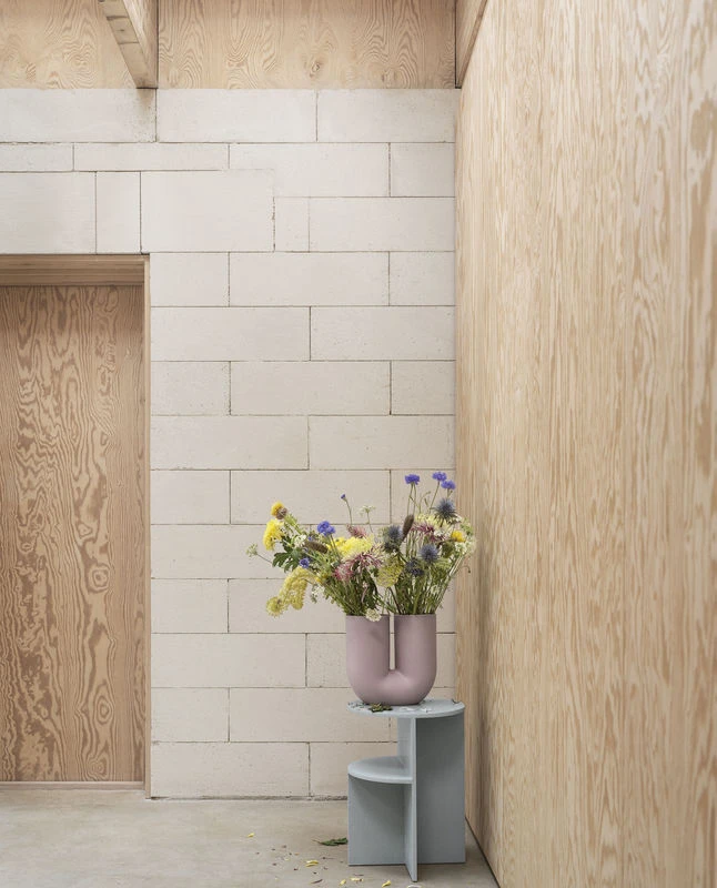 Kink Vase - / Ceramic - Muuto - Image 5