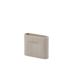 Ridge Small Vase - / H 16.5 Cm - Ceramic - Muuto